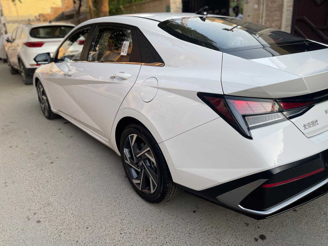 السلام عليكم
هيونداي النترا 2024 اربيل عداد 9000 كم بحالة الزيرو  
على وضع الشركة ((  السيارة بأسمي  ))
المواصفات :
بصمة تشغيل، بصمة ابواب، فتحة سقف، شاشة اصلية أبل كار بلي، عداد سرعة ديجتل، ايرباك عدد 6، لايت 3 عدسات زنون عالي ناصي، كير طيارة، الدركة شكل الرياضي، ويل رياضي حجم 17، تبريد قطعتين، مري كهرباء قابلة للطي(شفط)، اشاير بالمري، كروس سرعة، تحكم ستيرن صفحتين، حساسات خلفية، كاميرا خلفية، سايد بريك كهربائي، اريل نفكيتر، درايف مود+اوتوهولد، حساس ضغط الاطار، ماطور لايت، المحرك 1500 دبل نوزل، 
(( العقد والوكالة مجاني والتحويل مباشر ))
مكاني الاعظمية
موبايل ☎️  *********** .
