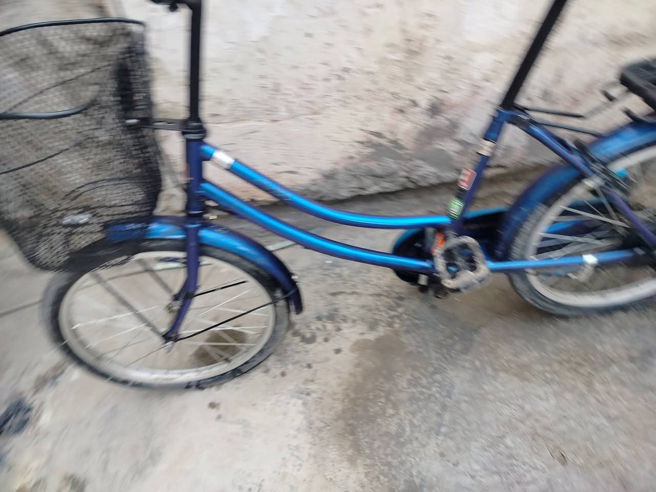 بايسكل للبيع سعر سعر 70 وبي مجال + القبق مصبوغ  + عنواني بغداد الكماليه شارع الجامع   +بم هديه


**إذا كنت صاحب هذا الإعلان وتريد حذفه لأي سبب، رجاءا أرسل رسالة إلى الدعم الفني**