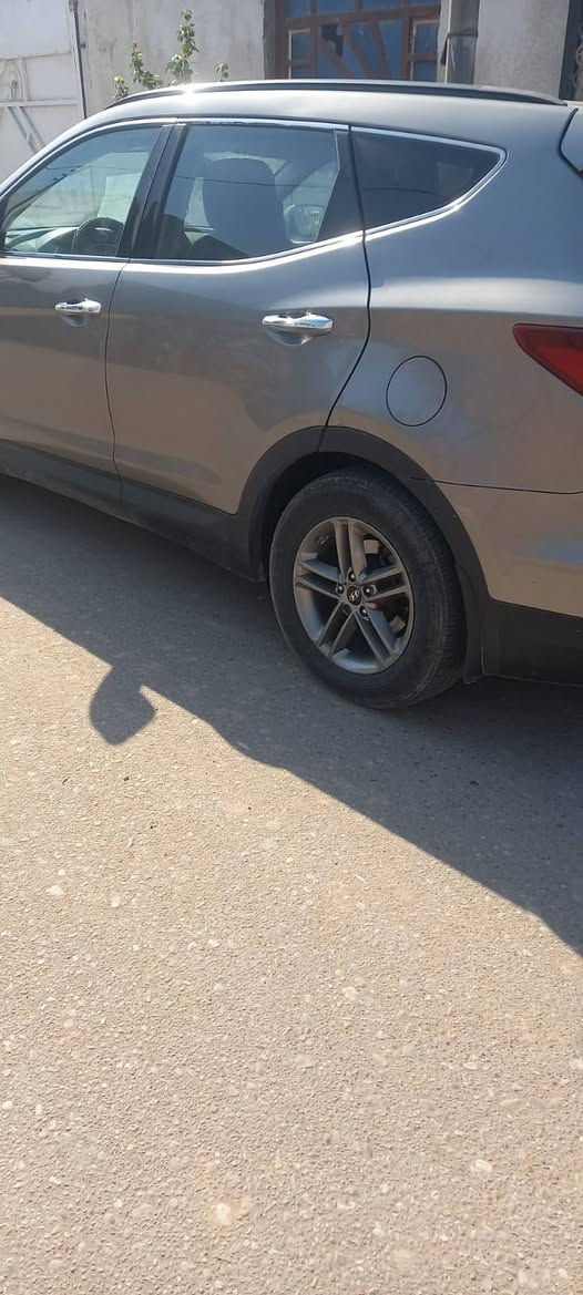 سياره هونداي سنتافي وارد أمريكي 2017 فول مواصفات ما عده الفتحة المكينة مفتوحة رقم بصرة معوقين السعر 125 وبيه مجال للشراي للاستفسار *********** والاتصال على رقم الهاتف فقط
ملاحظة:  انا مكلف بنشر
