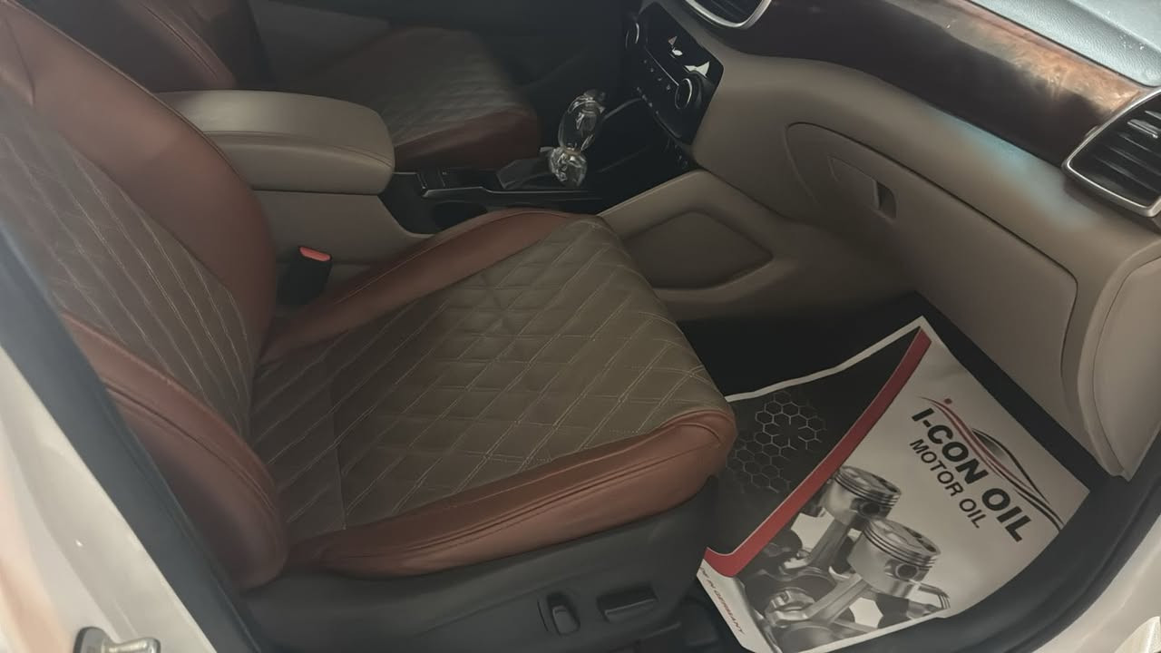 السلام عليك توسان خليجي موديل 20 للبيع سيارة حلو وجاهزه مواصفاته معروفة كشنات كهربائه عدد 2حساس خلفي امامي كامرة دوارة تخم تاير سيارة بصمة وترحيب حلوة ومابيه كل نقص حشاكم من النقص رقم بغداد محرك 2000 ملاحظة السيارة بيه تكشير بل صندوق موضح بل صور تحويل مباشر للمشتري السعر 200ورقك بيه مجال قليل حگ الجية مكان المشتل  
للاستفسار *********** حجي وسام
