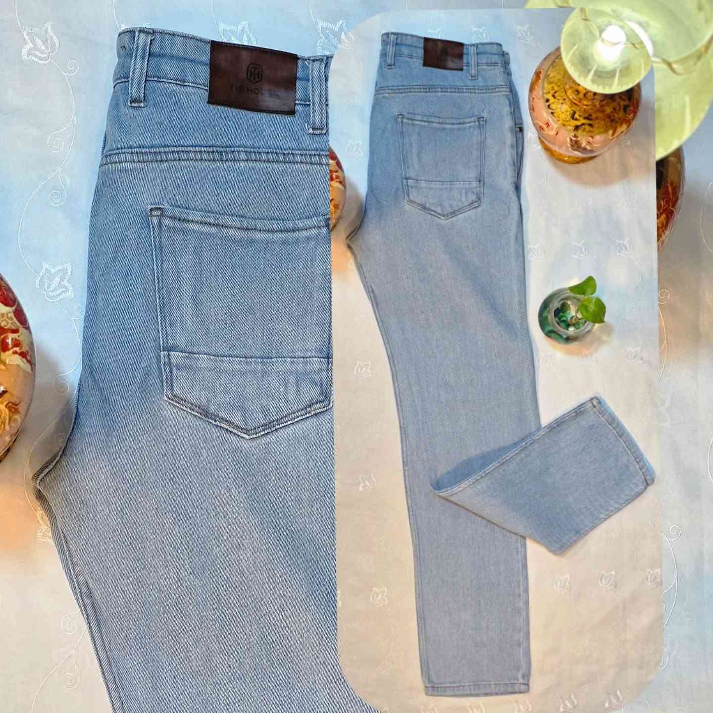 السعر:6,000​
التوصيل:3,000 
👖 بنطال جينز "TIE HOUSE" راقي - Slim Fit
​للبيع بنطال جينز رجالي من البراند المعروف Tie House، يتميز بلون فاتح عصري وجودة ممتازة.
​القصة: قصة ضيقة وأنيقة (Slim Fit) تمنحك مظهراً عصرياً.
​اللون: أزرق فاتح (Light Blue) مميز وسهل التنسيق مع مختلف الملابس.
​المقاس: 36.
​الصناعة: صنع في مصر بجودة عالية.
​الحالة: نظيف جداً وبحالة ممتازة كما هو موضح بالصور.
​التفاصيل: يتميز ببادج جلدي خلفي يحمل شعار الماركة وبطانة داخلية منقوشة تضفي لمسة من التميز.
#fashionstyle #explore #عبودي_فاشن #الحمدلله


**إذا كنت صاحب هذا الإعلان وتريد حذفه لأي سبب، رجاءا أرسل رسالة إلى الدعم الفني**