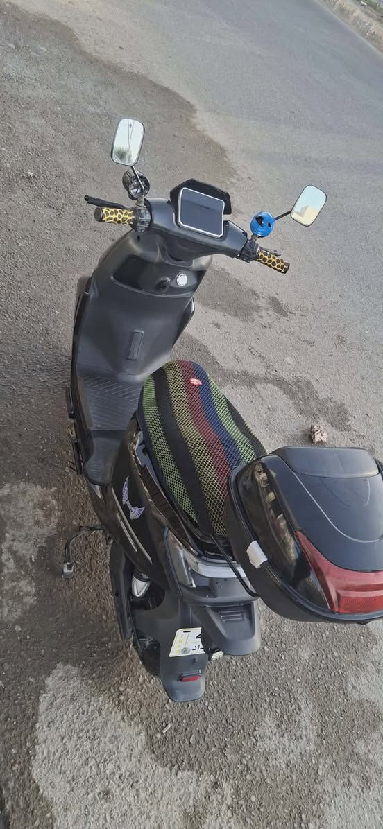 السلام عليكم من رخصه الادمن
دراجه شحن سكنس موديل 26 صارله شهرين عندي و قليل اطلع بيه بعده جديده و بيه 6 بطاريات اعتقد بعدهن يقرن 11 لان جديده بعده المهم الدراجه كدامكم حبايب للبيع الي عاجبته سعره 750 و بيه مجال قليل للاستفسار خاص او ع رقم ***********
