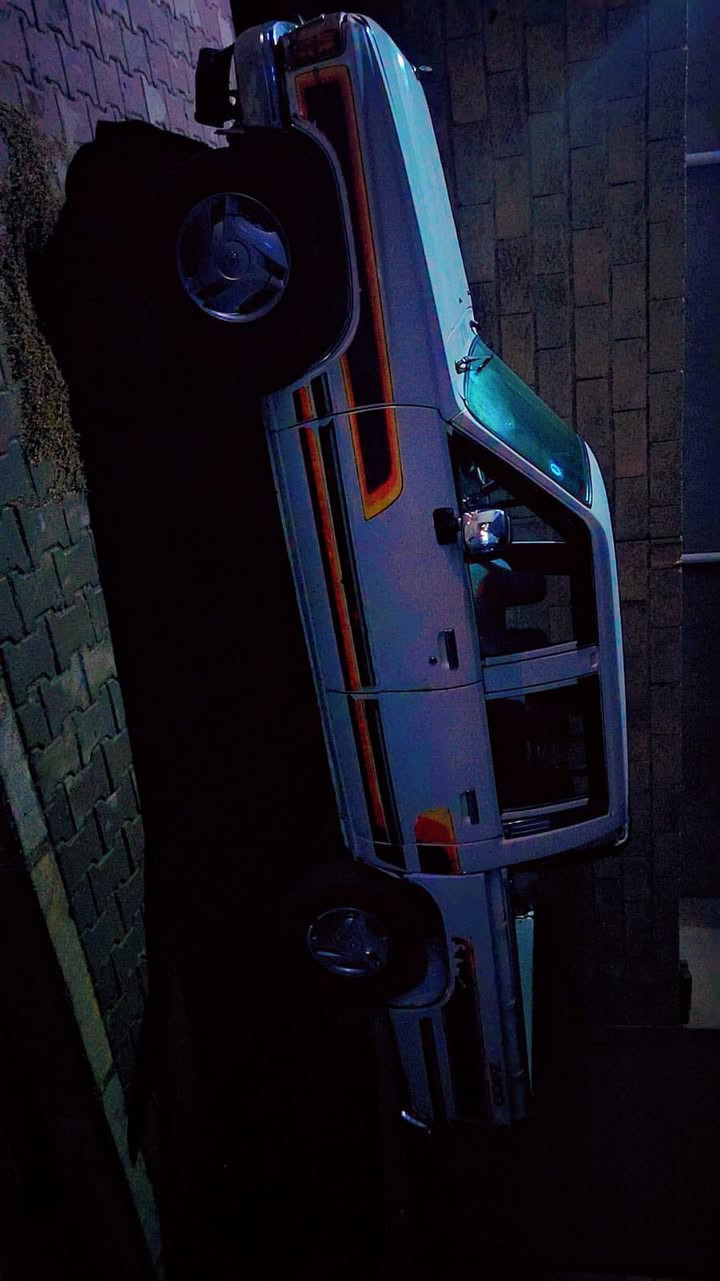 السلام عليكم بيكم 88للبيع   مصبوغه عام للجماليه بدون ضرر رقم صلاح الدين  كابونه بانزين سنويه 2028  رقم ***********
