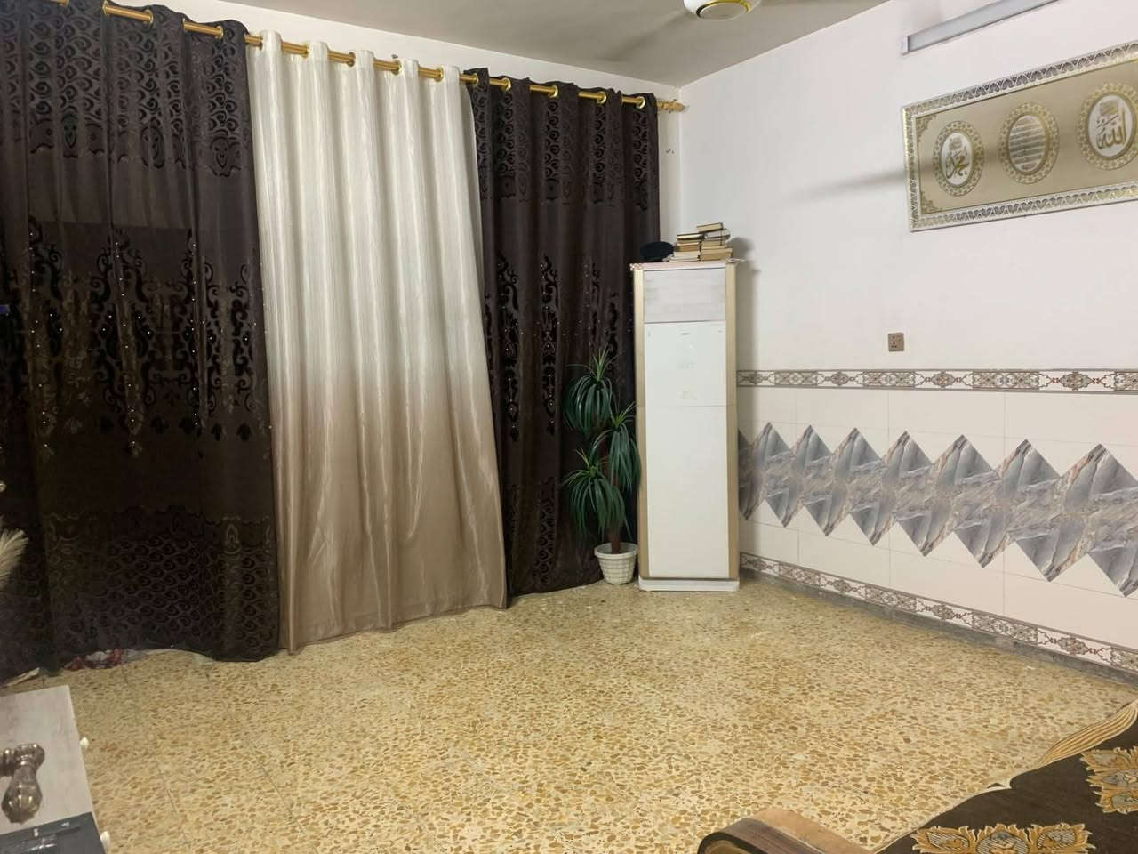 بيت للبيع 50 متر واجهه 4.5 نزال 10.5 + الطابق الاول يحتوي على استقبال ومطبخ وصحيات داخليه و خارجيه وحولي صغير +الطابق الثاني يحتوي على غرفتين فقط وبيتونه وسطح اشتايكر الموقع/ الخطيب الزراعي اول فرع الي يطلعك على الهياكل فرع سعد ابو التنكر السعر 90 وبي مجال قليل
رقم الهاتف/ ***********بي واتساب

