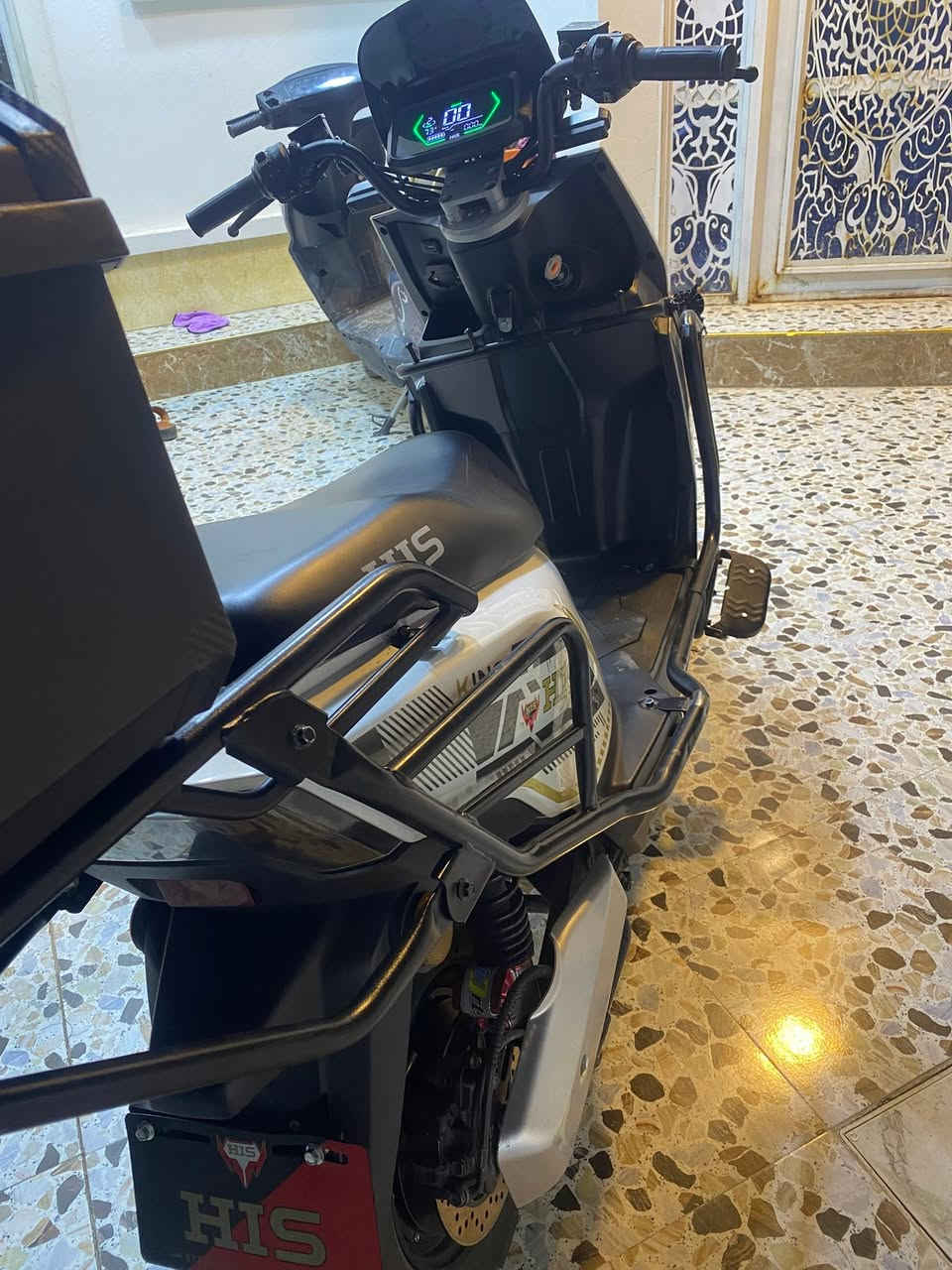 شحن للبيع 
موديل 2025
جديد استخدامي الشخصي 
مابي اي عطل 
للبيع او مراوس بتلفون 
ست بطاريات 10,11شحنه ممتاز 
السعر ٦٠٠
هاتف ***********
