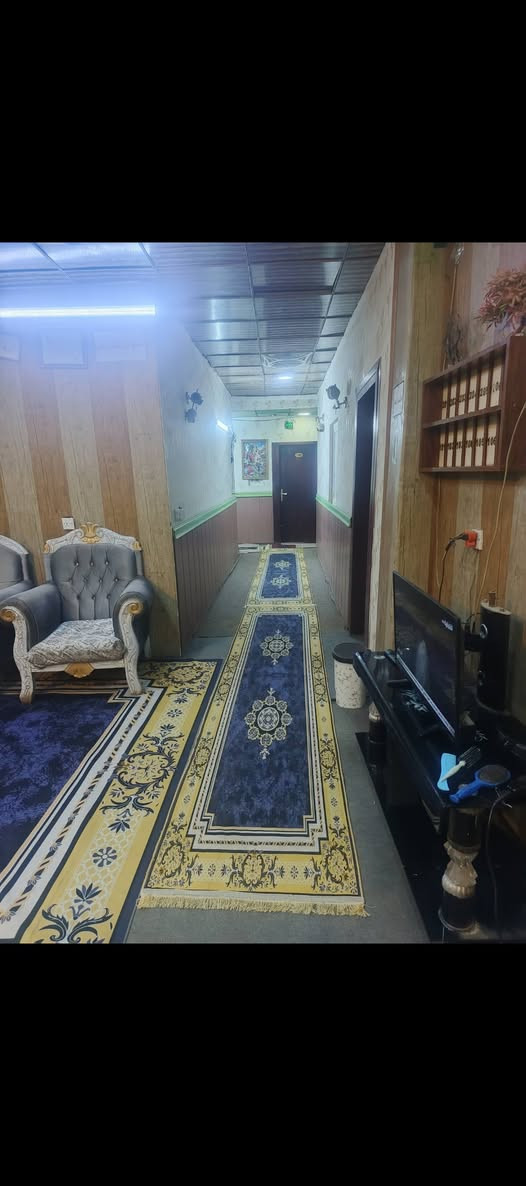 يوجد غرف لليجار شهري 250 ويومي 20
اربيل شارع 60 ماقبيل مطعم صمد 

كهرباء ونت وتدفة 24 ساعه 

فندق سرجنار تواصل *********** وتساب
