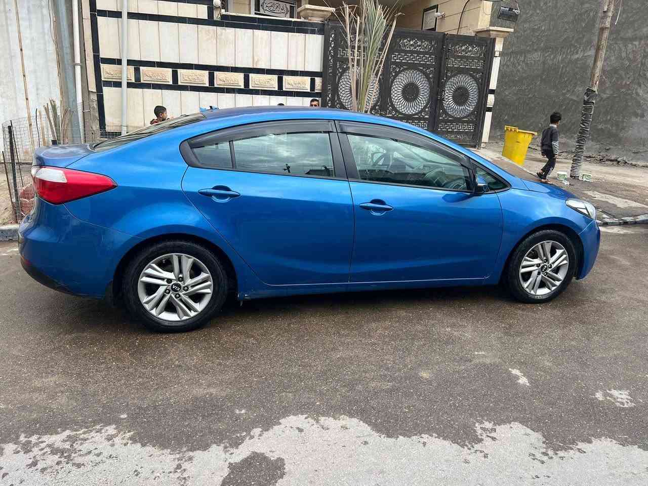 سلام عليكم فورتي موديل 15السياره بس دعاميه وبراكيت ابدلات السعر 100وبيها المحرك الفين دوش السياره جاهزه من كل النواحي ***********
