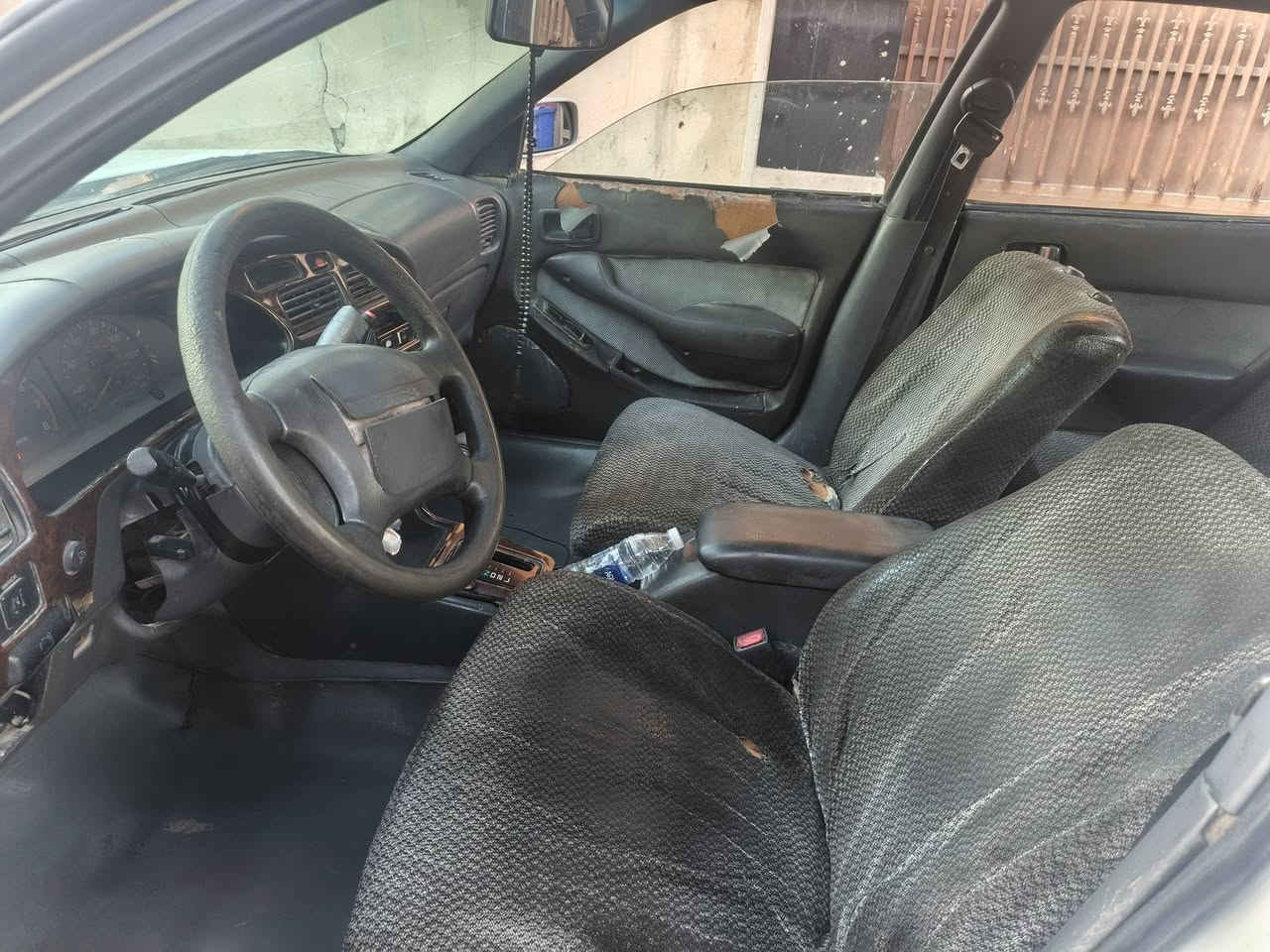 السلام عليكم
تويوتا كامري ١٩٩٤ 
للاستفسار على السعر و المواصفات على الرقم واتساب ***********
