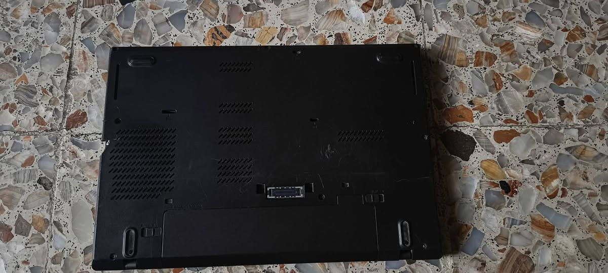لابتوب لينوفو l450 نظيفة بدون مشكلة المعالج core i5 جيل 5 الهارد 256 ssd الرام 8 جيجا كرت الشاشة مدمج السعر 120 الف قفل العنوان بغداد مدينة الصدر للتواصل واتساب ***********
