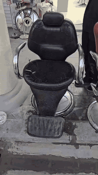 كرسي مستخدم نضيف شغال سعر القطعه ب١٠٠ الف  
عنوان بغداد شارع الرشيد مقابل جامع الحيدر خانه علي المسعودي 
توصيل موجود للكل المحافظات 
0771 599 7485
