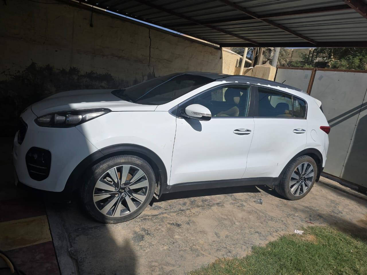 سبورتج ١٧ خليجي بيها صبغ اربع قطع جاملغات وبنيدوباب ربع صبغ رقم بابل سنويه باسمي مكينتها بيها صوت رواجز بساتم ماعرف  ابيع هل موجود سعرها ١٤٣ مكانها بابل القاسم ***********
