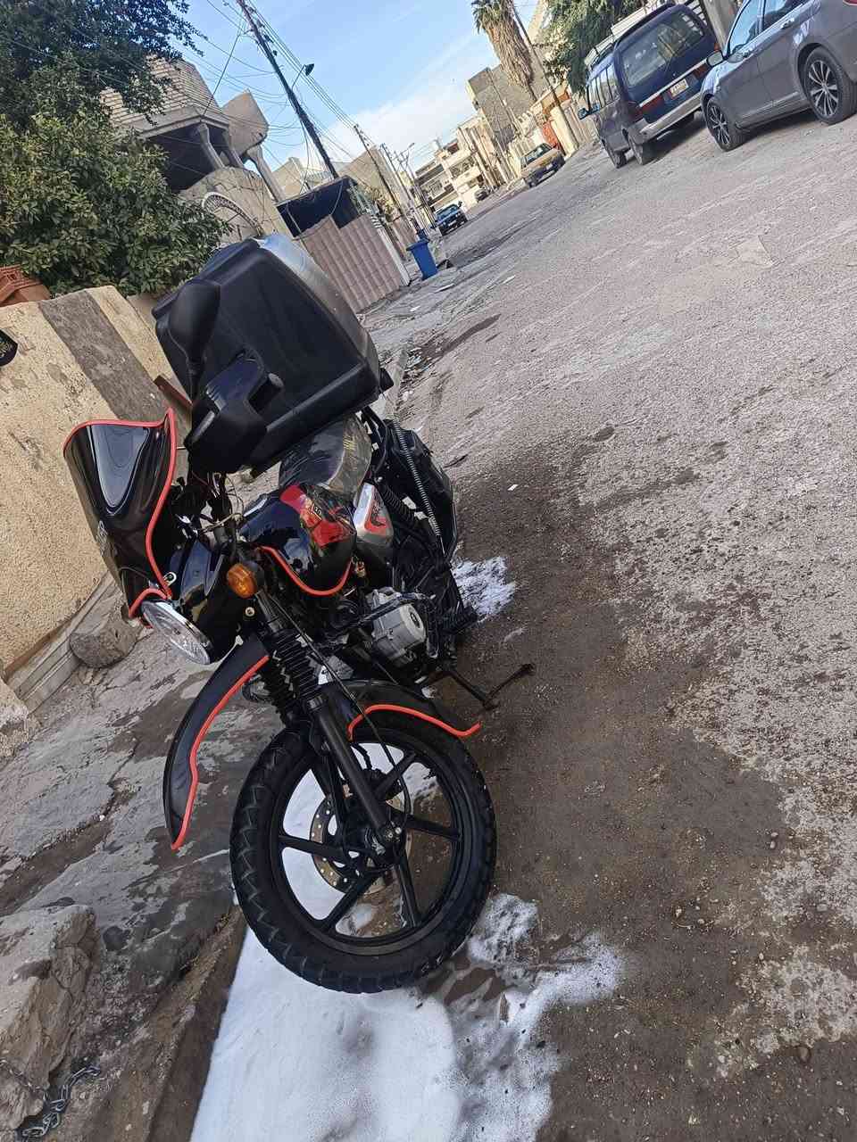 سلام عليكم. بوكسر.    مديل 22دراجه خير من الله مكينه  ناعمه تخبل.   بيه طعجه هفيفه بتانكي.   دراجه كامله. من كلشي. كلجات.  مكينه. تايرات.  كهربائيات.     2300.  وبيها مجال بسيط.    عنوان بغداد.  الكرخ.   ***********00
واتساب بي
