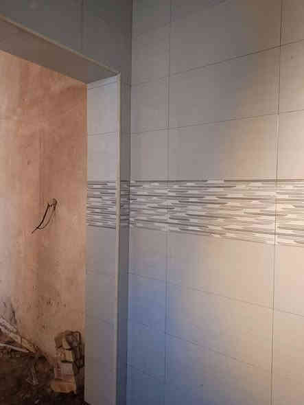 سلام عليكم :
خلفه سيراميك مصرى متفرغ حاليا لكل انواع السيراميك والبورسلين والكاشى والمرمر والبايات والألوااح أرضيات وجدران .
شغل ليزر درجة اولى وتسليم مهندس .
*********** الرقم بيه واتساب .

#بغداااد فقط .
