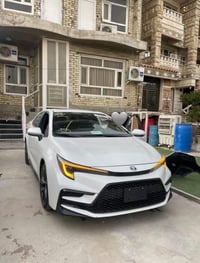 كورلا هايبرد 2023 sport  se premium awd. امريكي فول موصفات  اللون ابيض...