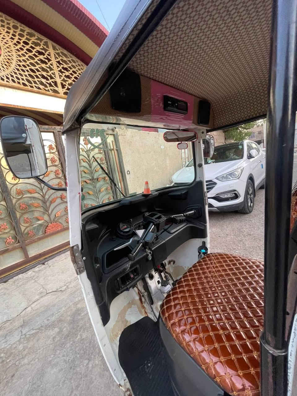 باجات للبيع مديل ٢٢ بسمي تحويل ثاني يوم رقم انكليزي محرك كفاله مبدل فقط ولفات والبدي شوفه العين تكتك حلوه نضيفه ماناقصها شي كبل للشارع مسجل لايت زنون عالي ناصي كهربائيه كلها شغاله سعرها 6300 وبيها مجال أطيحلك فلوس مال خياس مال الدوسة وانا خادم  مكان  البصره ***********￼
