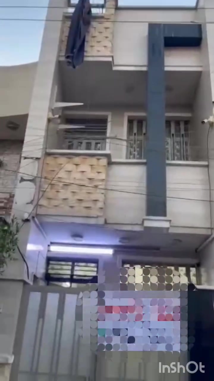 السلام عليكم 

مشتمل للايجار 60م
نظيف كلش مثل مواضح بلفديو 
بي طرمه واستقبال ومطبخ صحيات وغرفه 
طابق ثاني غرفتين 
طابق ثالث سطحين 
مكان حي اور 
ايجاره 650
للاستفسار لاتصال على الرقم الثاني ***********
