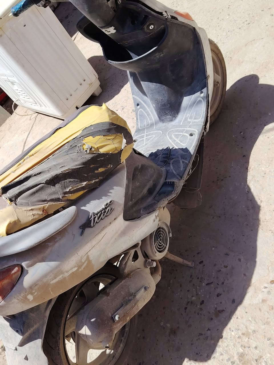 سلام عليكم دراجه شغاله سلف وهندر وين متريرد اطلع بيه كدام العين قفل 🔒١٠٠غير هاذه السعر لحد يخابر ويتعب نفسه إخوان قفل سعر فدوء ***********
