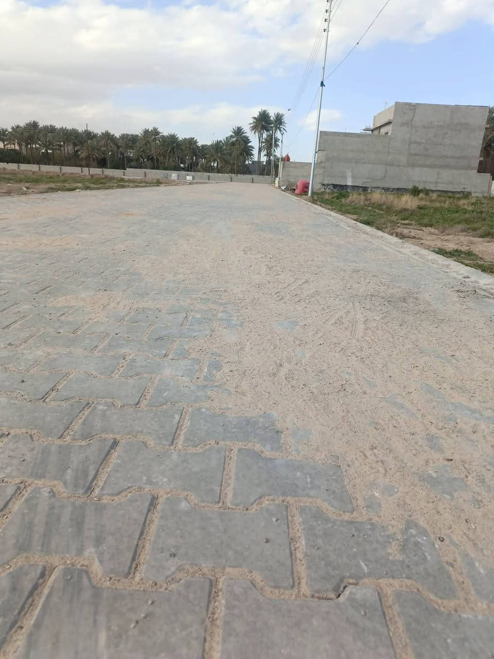 بسم الله الرحمن الرحيم
على بركة الله تم العمل بانشاء المقرنص في الشوارع الخاصه بمجمع الحمداني 
اغتنم الفرصه وسارع باستثمار شراء قطعه في موقع مميز متوفره كل الخدمات 
مجمع الحمداني الانسب والاجمل 
ماء 
كهرباء اناره ذكيه
شوارع مقرنص اجمل من التبليط
ملك صرف زراعي ٢٥ + اقرار كاتب عدل
يبعد عن الشارع العام ٥٠م
الاسعار مناسبه حاليا
تبداء من ١٤ مليون  الى ٢٠ مليون  حسب القرب 
علما القطع مقسمه ٢٠٠م
العنوان الخالص نهاية شارع الجنسيه 
جديدة الاغوات 
للاستفسار  مع ابو عراق
***********
***********
