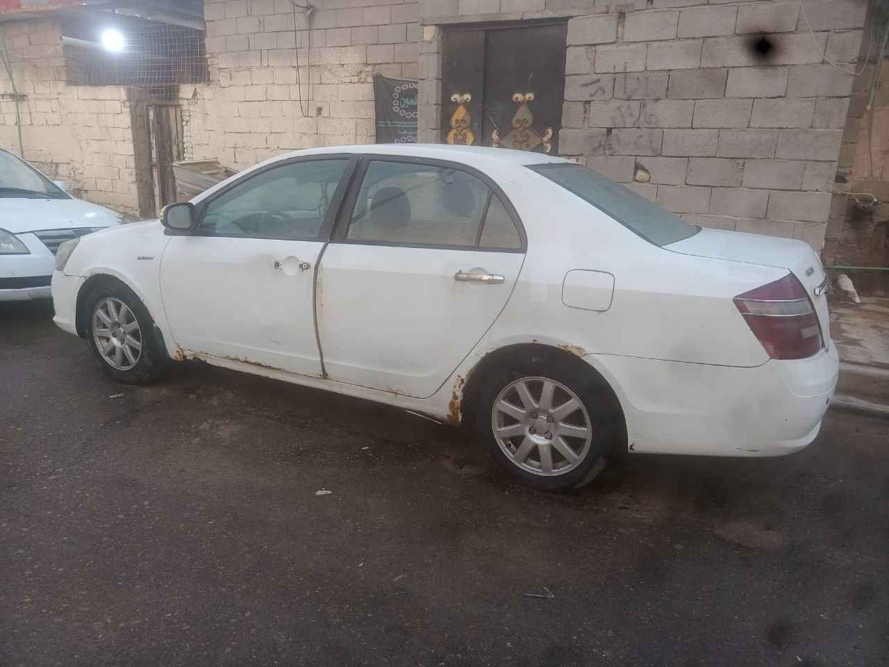 جيلي موبل خصوصي كير محرك يابني اوتماتيك حداديه توه شاده تخم تاير كهربائيات كله شغاله راعيه موجود باقي تفاصيل يم ابو السياره انه مكلف بنشر هاذه رقم راعيه *********** البصرة, العراق
