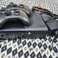 إكس بوكس للبيع بي ألعاب خزن ويدات اثنين جهاز شرط اي عيب ما بي سعرة 90 ...