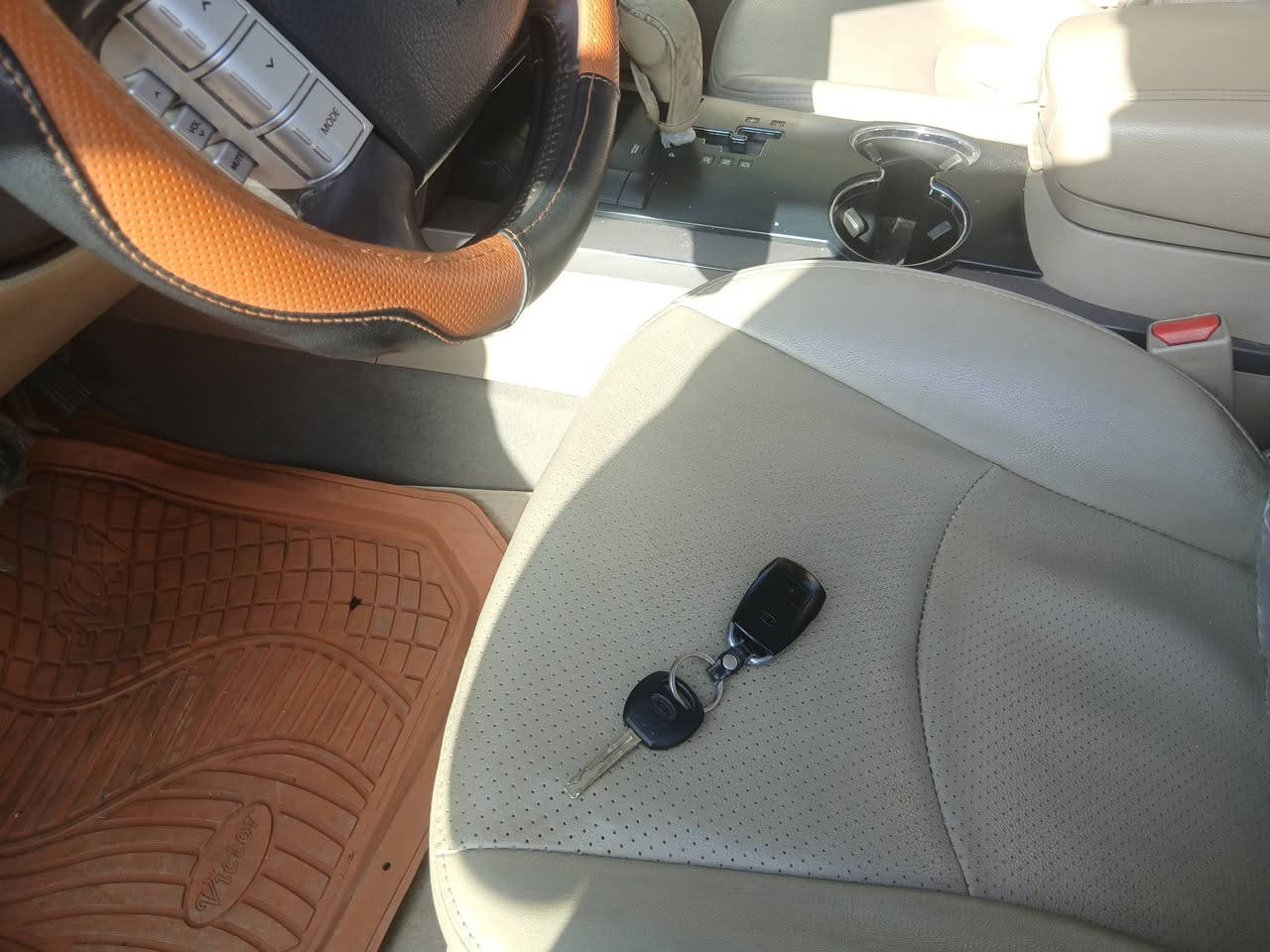 السلام عليكم كيا مهافي 2015 ..سياره مكفوله ما عدا هاي الرصعه البجاملغ الخلفي مقربلك الصوره عليهه 195$ وبيهه مجال ..مكلف بلنشر أتصل ***********.....***********
