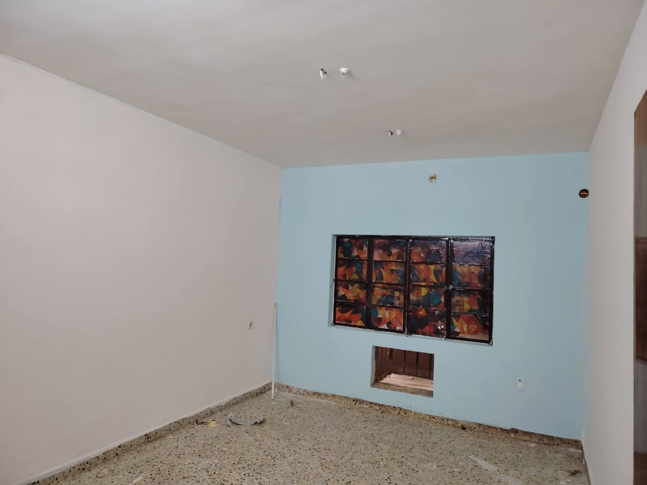 بيت للبيع 160 متر 3 طوابق 
قطاع 12 شارع مدرسه النزاهة
١2 فرع مقابيل مدرسه النزاهة 
مسلح اعلى من الشارع بايتين
الطابق الاول 2 غرف وستقبال وخدماته
الطابق الثاني 3 غرف وخدماته
الطابق الثالث 2 غرف
السعر 240
***********
