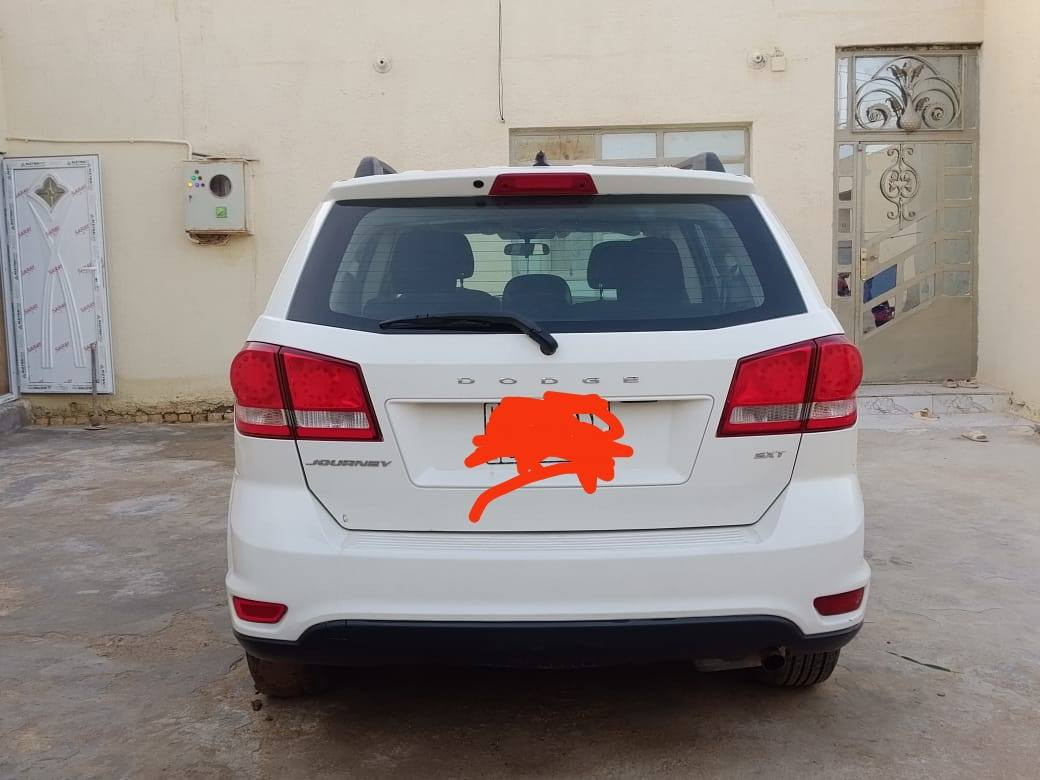 السلام عليكم اخون
دوج جورني مديل 2016 لون ابيض وارد امريكي اربعه لسندر   رقم ذي قار تحويل ثاني يوم السياره خير من الله جاهزه من كل النواحي 
حداديه جديده 
توني شادله المكينه جديده 2020 
ويل كب تخم تاير تبريد ثلج كرهبائيه كله شغاله 
التبريد 3 قطع 
باتري جديد 
مكان السياره الناصريه مركز 
رقم الهاتف ***********
مكلف بل نشر
