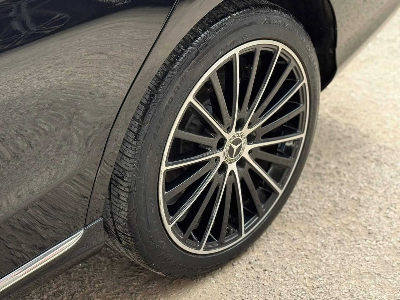 للبيع
مرسيدس 
C300
2021 
2000 سي سي 
(فحص كامل ‏)
(كلين تايتل  )
‏الإضافات 
‏فتحه 
‏شاشة 
دهان الوكاله 
‏جلد 
كراسي كهرباء 
‏تدفئة كراسي 
‏ميموري كراسي
‏كاميرات
اضويه زنون
بصمه
صندوق خلفي كهرباء 
كوشوك جديد 
‏رادار
‏نقاط عمياء
موري كهرباء 
و العديد من الإضافات  
للاستفسار 
0795315771


**إذا كنت صاحب هذا الإعلان وتريد حذفه لأي سبب، رجاءا أرسل رسالة إلى الدعم الفني**