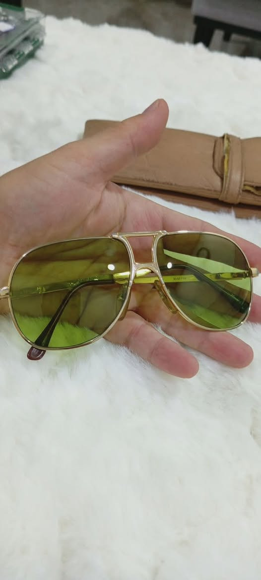 *** نادرة جداجدا***
نظارة ماركة مارتيني ألماني اصلي
قياس: 56 وسط
عدسات: حجر سميك
اطار: مطلية بالذهب
فلتر: uv400 لحماية العين من أشعة فوق البنفسجية 
انتاج سبعينات
قطعة نضيفة جدا جدا.. كسر زيرو
للاستفسار: واتس اب ***********
