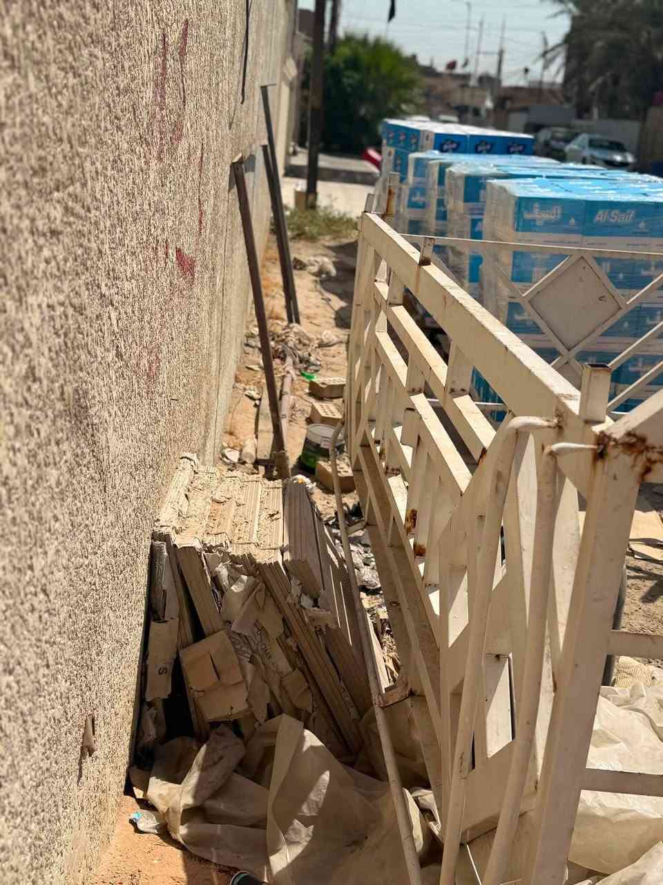 سلام عليكم محجر مال نثيه ابو الباب سعر ٢٠٠  وبيه مجال عنوان بغداد حبيبيه رقم ***********
