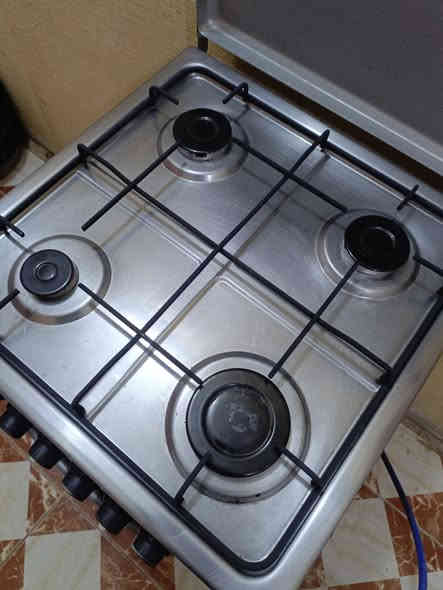 كاونتر وسنك 3 قطع تزكام مال الاول نضيف كلش ما بي اي ضرر السعر 200 قفل 
طباخ 4 مشاعل اخو الجديد استعمال قليل نضيف كلش وشغال العيون والفرن حتى ما مستخدم بعده جديد السعر 100 قفل 
اني مكلف بلنشر الاتصال بلرقم واتساب موجود 
***********
