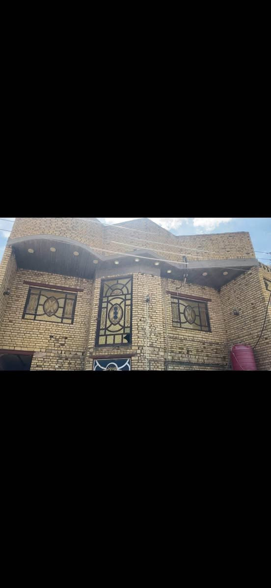 السلام عليكم 
بيت 200 متر طابقين طابو صرف كافة الخدمات ماء كهرباء مجاري رابع بيت عن الشارع العام الشوارع كلها تبليط 
يتكون الطابق الاول من 2 غرف نوم وصاله عدد 2 ومطبخ حمام داخلي وخارجي وأستقبال مناور عدد 2 الطابق الأول عگاده
ويتكون الطابق الثاني من 4 غرف نوم وصاله وحمام مشترك 
الطابق الثاني كونكريت
السطح شتايگر 

العنوان حي الزهراء نهاية الشركه الهنديه على طريق زديناويه

 للأستفسار اكثر  الأتصال *********** ناصرية, ذي قار
