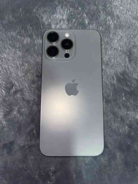 السلام عليكم 
ايفون15pro max للبيع(تيتانيوم)
ذاكره 256⭐️
بطاريه 92 ⭐️
نموذج m ⭐️
الجهاز وياه كارتونته الاصليه والكيبل الاصلي 
قبل 5. اشهر خلص الضمان مالته
الجهاز مشحون فقط 296. مره 
ولا شخط بيه لا بل شاشه ولا بل ضهر ولا بل جوانب 
جديد جديد جديد 
وياه حافظه من شركه آبل سعرها (35) الف
و وياه شاشه privacy للخصوصيه بعدني ممخليها 
وعليه شاشه ضد الكسر
السعر 1,150,000 وبيه مجال
للاتصال ***********
