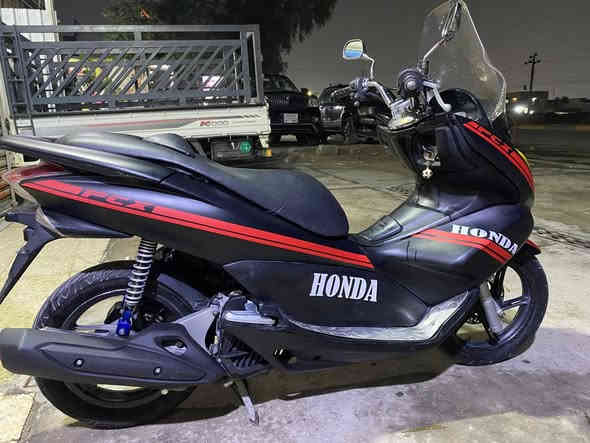 سلام عليكم دراجه PCX ياباني gf لون مميز شلعه معدل خير من الله مكينه مكفوله كفر موشم اسود طافي لجماليه حساس زدحام حساس ستان شغال كهربائيات كله شغاله لايتات زنون السعر (مليون 250) مكاني بغداد حي النصر رقمي ***********
