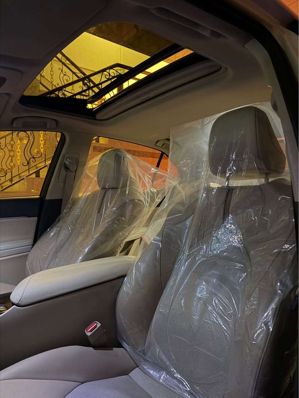 كامري لمتد ادشن فول مواصفات

السيارة لون صدفي

السيارة خليجية وبيها ضمان من شركة تويتوتا رسمياً، إلى سنة 2029,

السيارة من Okm إلى الأن، الصيانة كلها بشركة SAS, وحتى قطع الغيار كلها من الشركة.

مواصفات السيارة :

- سقف سلايد
- دخول ذكي تشغيل ذكي
- تشغيل عن بعد
- كامرة و حساسات امامي و خلفي
- الأضوية الأمامية ذكية ( يعني
تتحرك بوحدها علمود توضحلك
الطريق)
-3 وضعيات قيادة
- شاحن لاسلكي
- سايد بريك كهربائي
- اوتوهولد
- ستارة خلفية أوتوماتيك
- كشنات جلد بالكامل
- تحكم كشنات السايق و الراكب كهربائي بالكامل
- المرايات الجانبية طي كهربائي
( كراج)
- أنارة محيطية
- شاشة العداد و شاشة الترفيهية اكبر حجم
- ليد نهاري + ليد امامي و خلفي

وباقي المواصفات المعروفة

السيارة بدون سبغ ومابيها حادث و الأيرباك كلهم بلادي. ( السيارة ٨ ايرباج مو ٦، فقط للمعلومات )

فقط بيها طخة خفيفة من وره، حتى بالفحص ما تبين. وتعديل بيها
*********** دهوك, العراق
