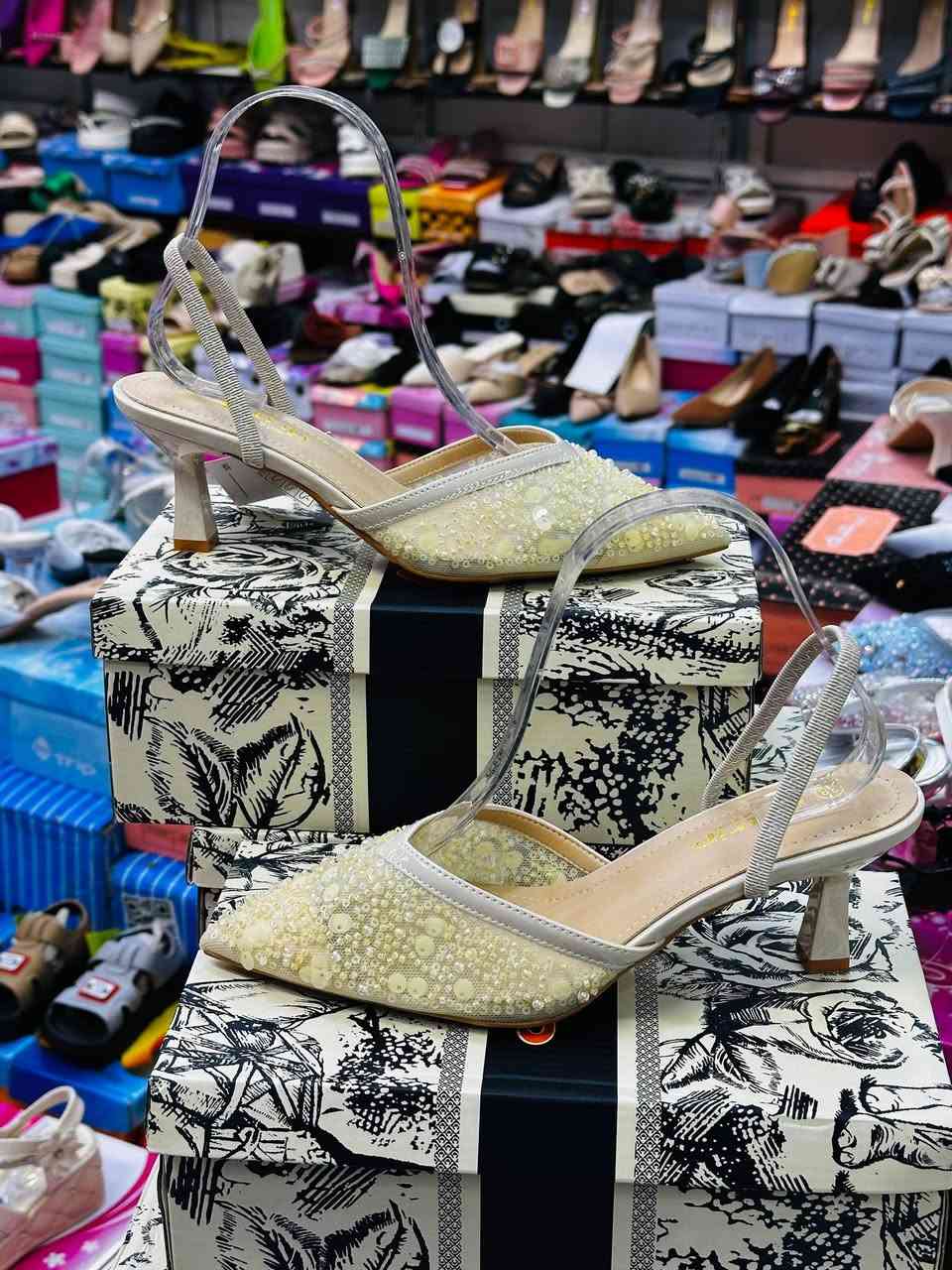 وصلتنا $   ، موديلات جديدة مختلفة 😍
أحدث الموديلات لـ 2026 
 
✅ تميزي بإطلالة جميلة وساحرة مع (#محلات_فاروق_عمر )

#تخفيضات 
يتوفر صندل نسائي  طبي 
القياسات كامله من ٣٧_٤١
سعر القطعه ١٤ الف 

🌺 تواصلي عبر الخاص واطلبيه الآن قبل نفاذ الكمية او واتس ***********

العنوان/ الفلوجة  شارع كراج الفورتات خلف الحديقه العامه قرب___ مول الوليد___
تتوفر خدمة التوصيل لكل العراق ب🚕
إلى بغداد خلال 24 ساعة - وإلى المحافظات خلال 48 ساعة
