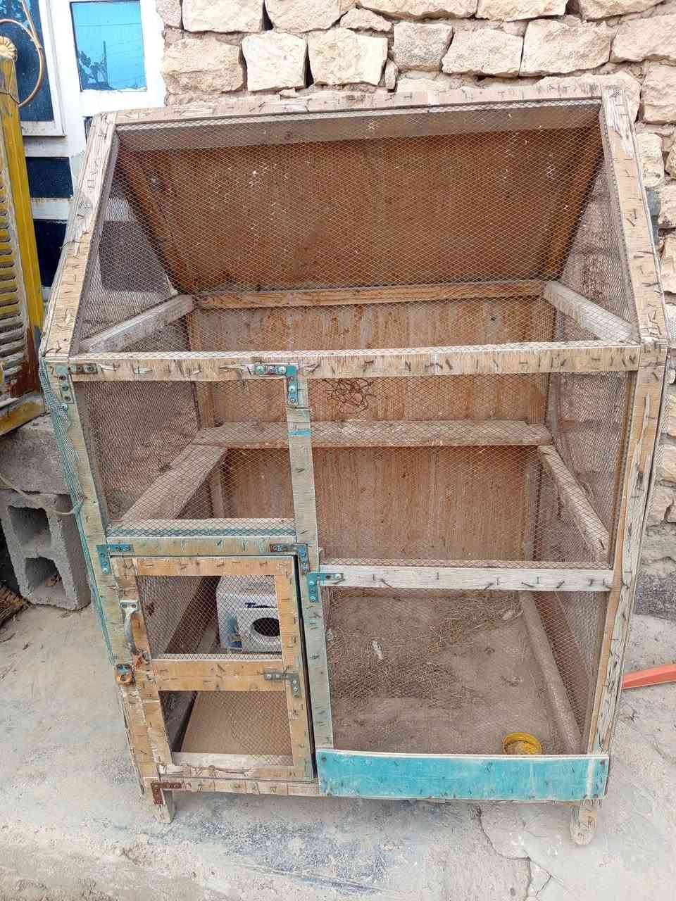 السلام عليكم عندي هذا قفص للبيع السعر 25 و بي مجال هذا رقم التلفون***********
