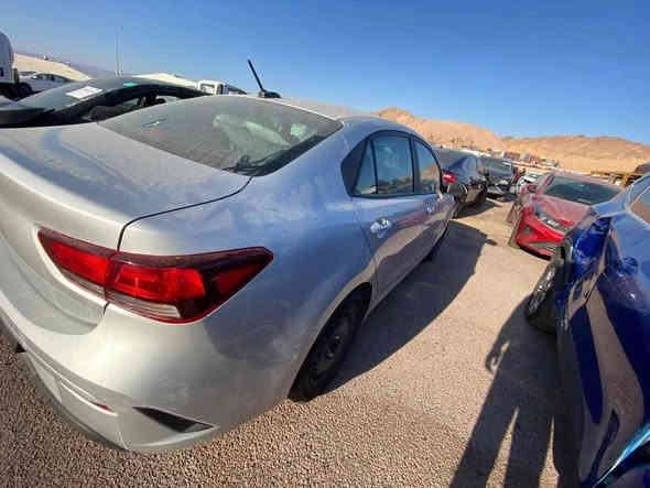 كيا ريو موديل 2023
ماشية 26
بيهة بس بنيد مبدل 
سيارة جديدة بعدهة 
السعر 128
***********
مكاني بغداد الأمين
