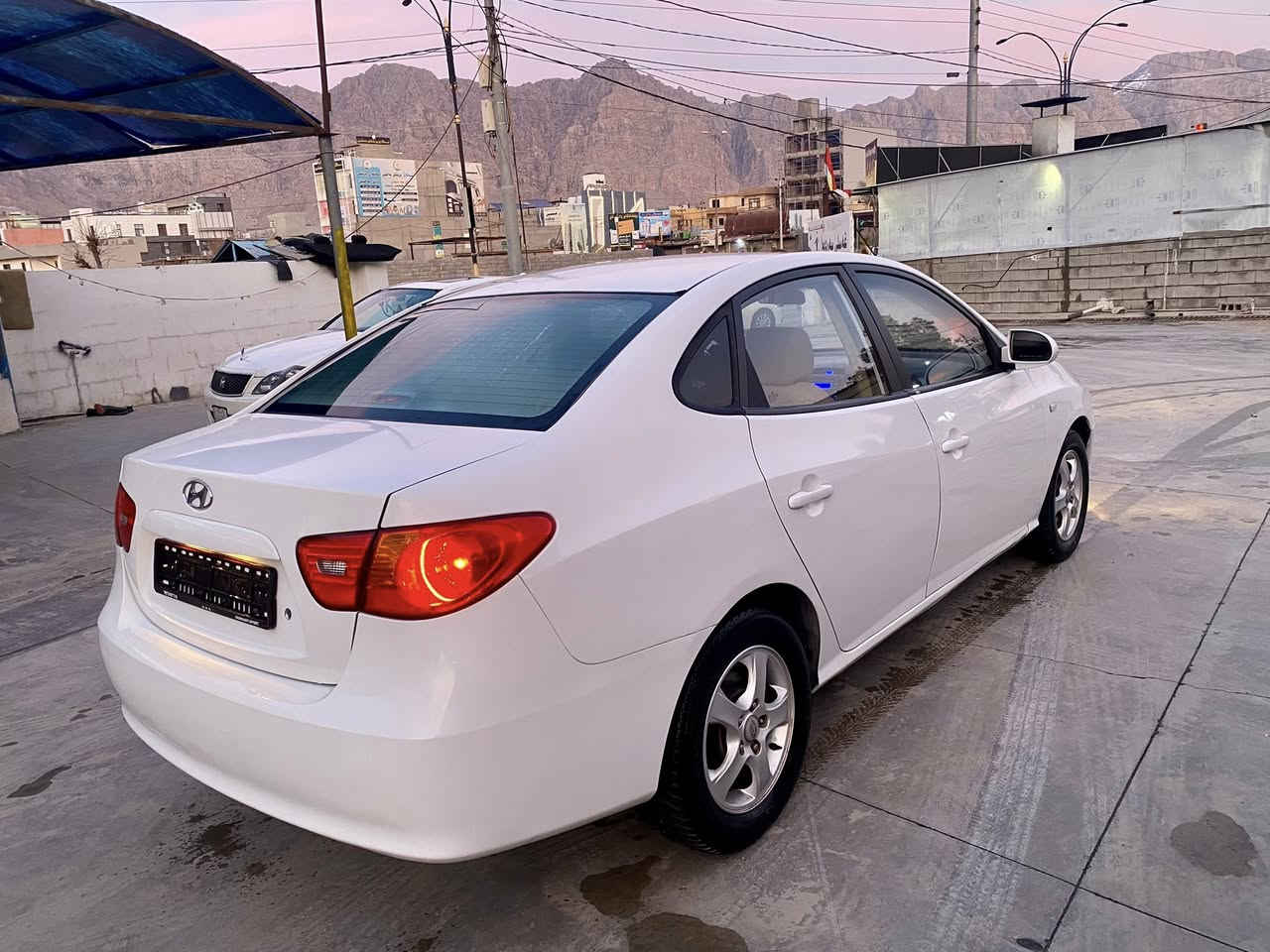 ئاڤانتي موديل 2010
سه ياره كه سفر سفره
بي شوخت بي قؤپاني
هجي پيوه نيه١٣٥رويشيتوه
تاي شه ريكه ي له بن ماوه
قؤپاني سه غفي نيه
سه ياره كه تابلي لؤكه
***********
***********
