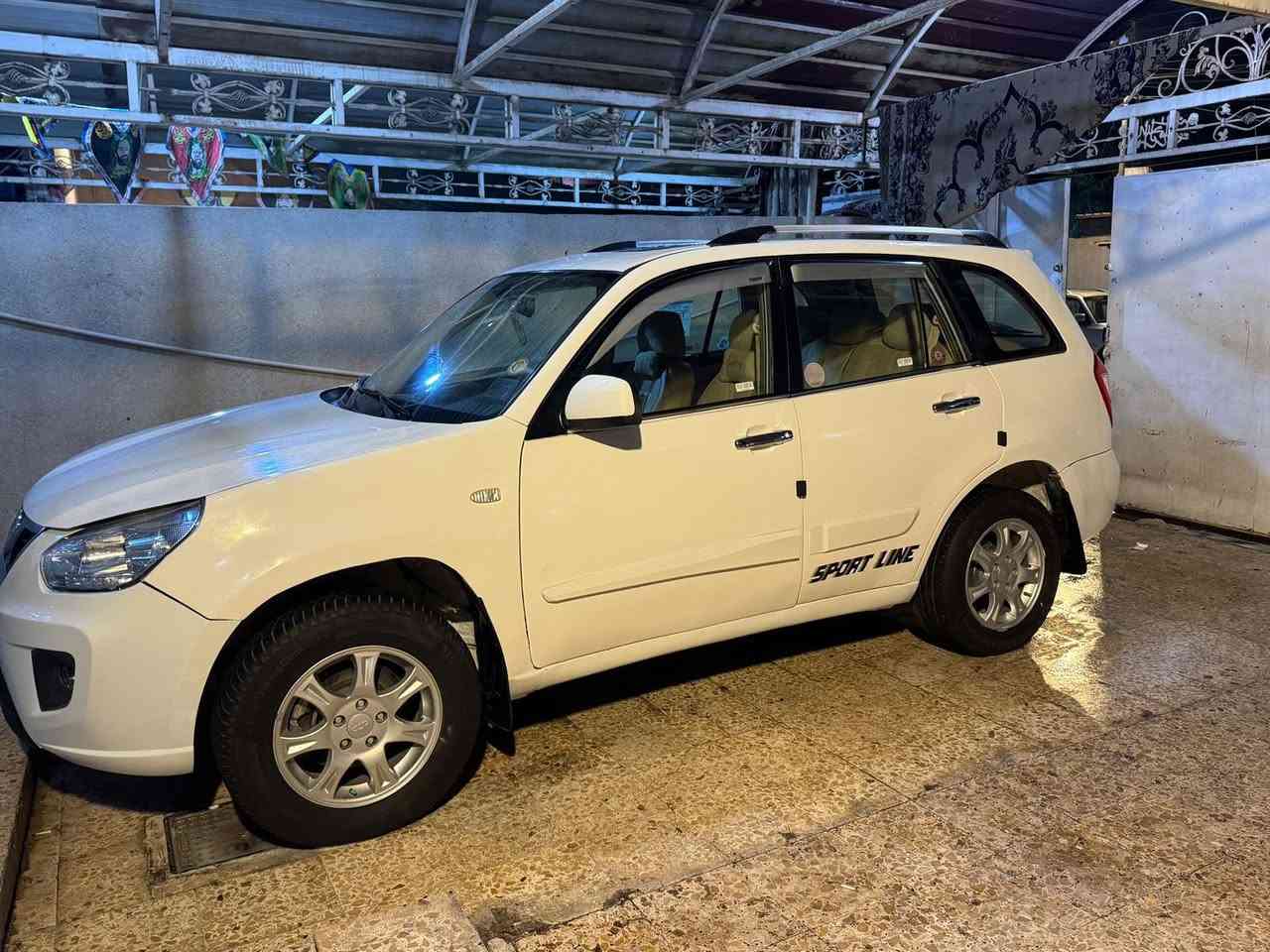 تيكو ٢٠١٤ السياره جديده وكفاله من الضربه والتبديل بيها صبغ اطراف البيبان مكينه كير حداده كله مكفول تبريد نقص غاز جاهزه من كلشي سنويه منتهيه رقم بصره السعر ٥٥ للاستفسار ***********
