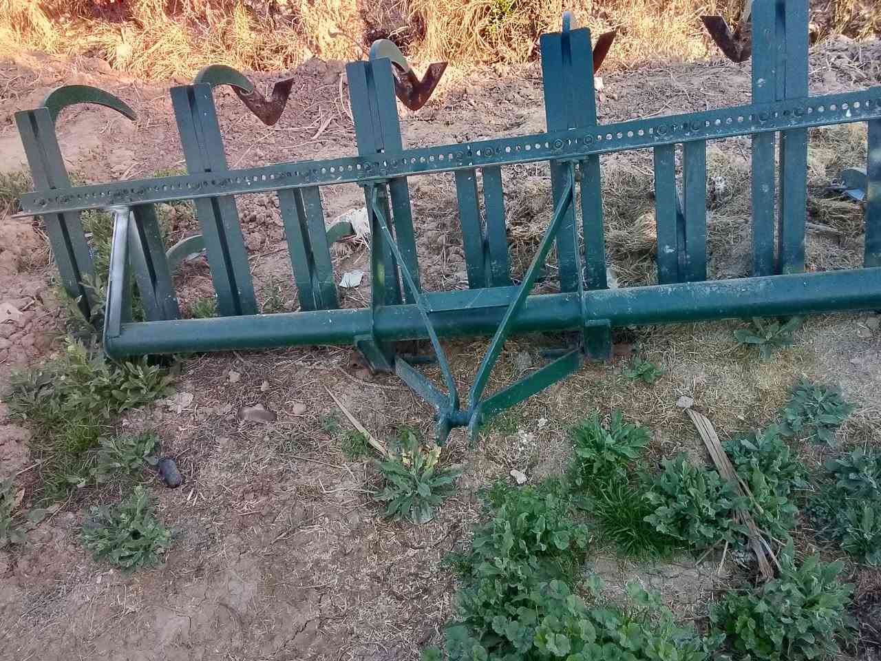 السلام عليكم
معدات للبيع. سجين وفدان وخرماشة. 
المكان ديالى 
الاستفسار على هذا الرقم 
(***********)
