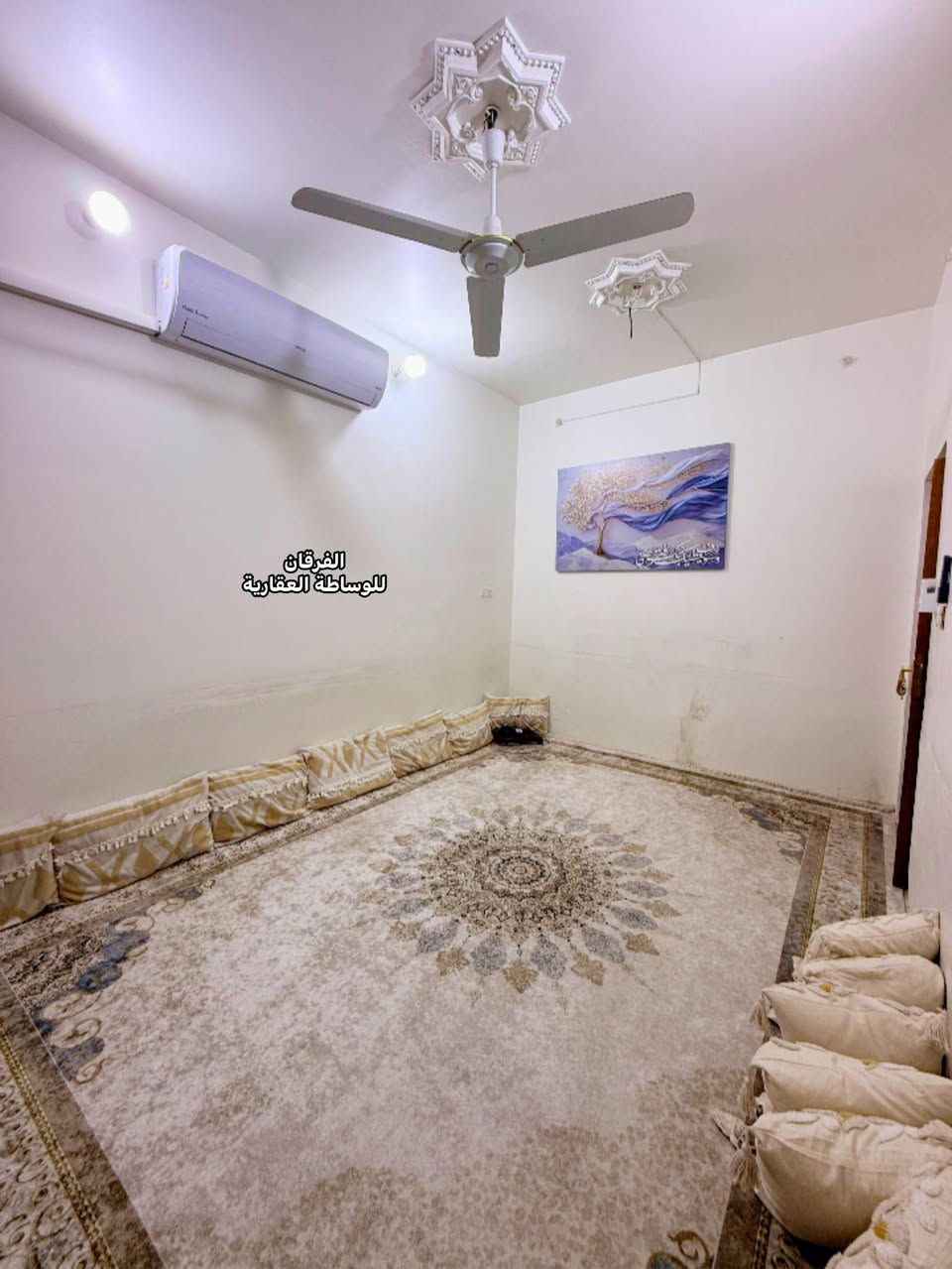 💁‍♂️مشخاب / حي الصدر
📐 المساحة: ١٠٠م سند /١٢٠م مع الفضله 
📄 طابو صرف
📍 الموقع: ركن – على شارع بعرض ٣٠ متر

✨ يتكون من:
🛏 غرفتين
🛋 صالة
🛎 استقبال
🍳 مطبخ
🚿 صحيات

📞 للاستفسار:
***********
📲 اتصال أو واتساب
 - موقع مكتبنا 👈 مشخاب شارع الإطفاء مجاور مول الغريباوي
