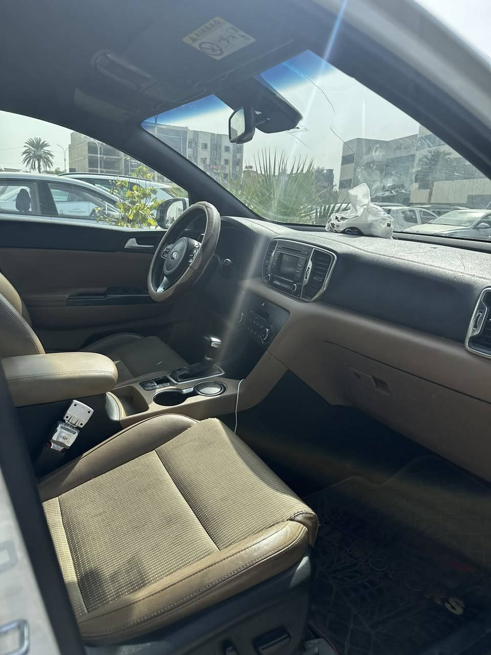 كيا سبورتج ٢٠١٧ وارد خليجي مكفول ما عدا ضربة بارد في جانب الباب الايمن
فول مواصفات ما عدا البانوراما ماشية ٨٤ الف فيها بعض الشخوط والرصعات
المكان بغداد 
السعر ١٧٥ وبيهة مجال للشراي 

0770 175 2912
