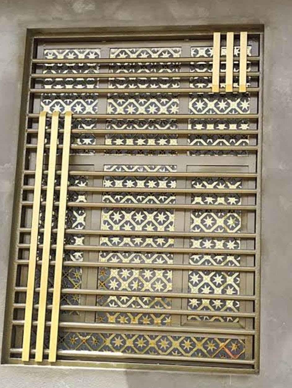 ضبغ وتنضيف البيبان والشبابيك بجوده عاليه واسعار مناسبه اتصل عليه وميكون خاطرك اله طيب  / ***********
