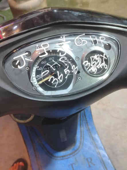 السلام عليكم دراجه ثعلب رمبه اعيد وأكرر رمبه دراجه لون مميز كفاله عامه فقط بيه بنز كلج اعتقد يحتاج تبديل ماشيه الف يعني زيرو صلاوات على محمد الدراجه تخبل العزيز كلبك متنطيه 
مكاني بغداد الشعله تجي تاخذه من باب البيت اكفلك مكينه وسرقه 
رقم الهاتف ***********
