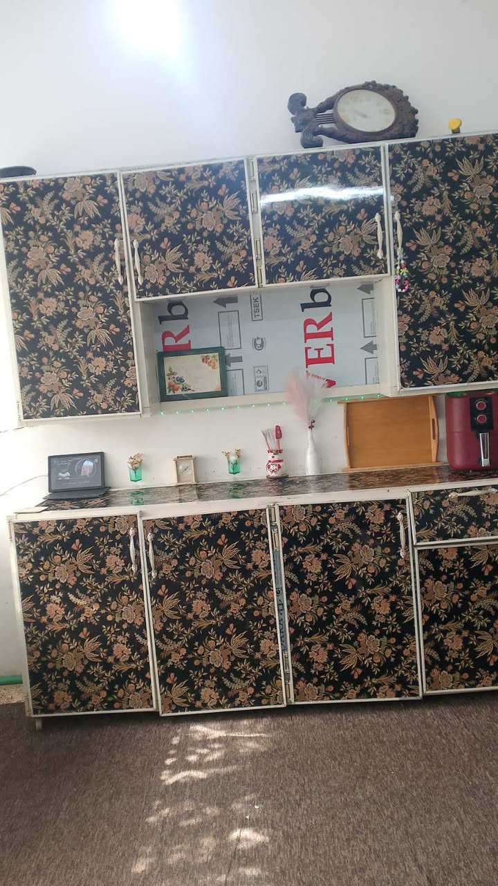 كاونتر مستعمل للبيع المرمرة مال السنك مفطورة وبي ملاحضات بسيطة نورمادة باب وهالامور 

١٥٠ الشراي 
 يتوصل ع الرقم ***********
