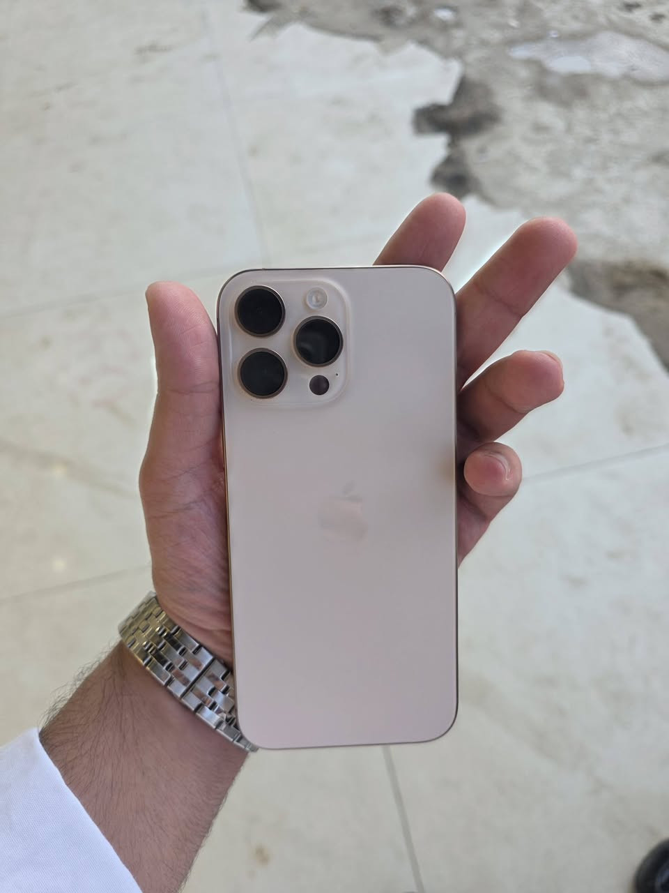 ايفون 16 برو ماكس
بطارية  97
ذاكره 256
 جهاز نضافته 100‎%‎ 
مكفول من كلشي
 لونه صحراوي كل ملحقاته كاملة 
سعره خاص 
***********
العنوان الدورة شارع 60
