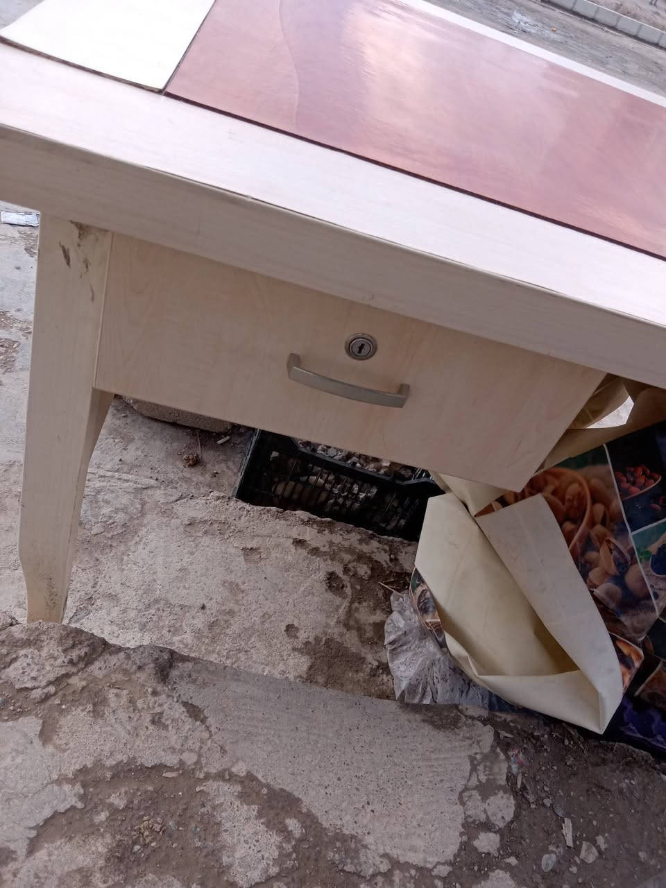 ميز مكتب للبيع طول مترين عرض متر ستخدام قليل بعدو وضع شركه كامل سعر ١٣٠ بي مجال مكاني موصل حي الانتصار شارع ٦٠
***********📱
***********📱
