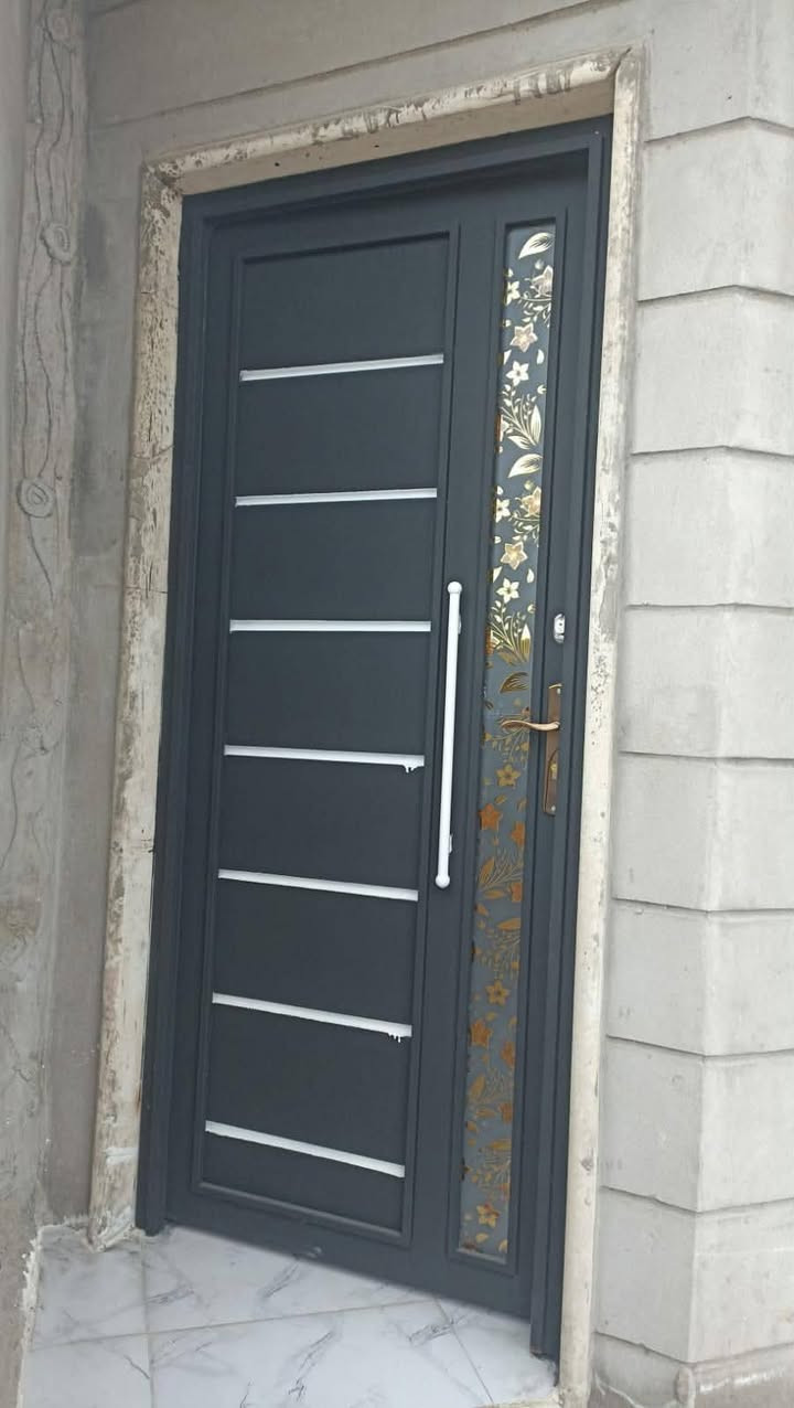سلام عليكم متوفر بيت للبيع طابقين الاول كامل الثاني بعده  العنوان بالقوسيات على طريق دهوك القديم  يم منطقة القبزيز صاير ركن على شارع  عمق 11 واجهة 12 المساحة 130 متر الطابق الاول  استقبال وصالة وغرفة نوم  ومطبخ ومشتملات داخلية وخارجية وطابق الثاني صالة وبلكونة و2 غرف نوم ومشتملات ومطبخ سعره 45 وبي مجال اتصل ***********
