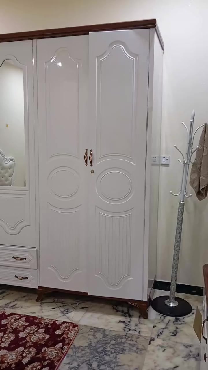 غرفة نوم عراقي درجه اولى شغل ثقيل 8 قطع كنتور 6 باب  نظافه 90% بالميه استعمال قليل  للتواصل *********** أو واتساب
